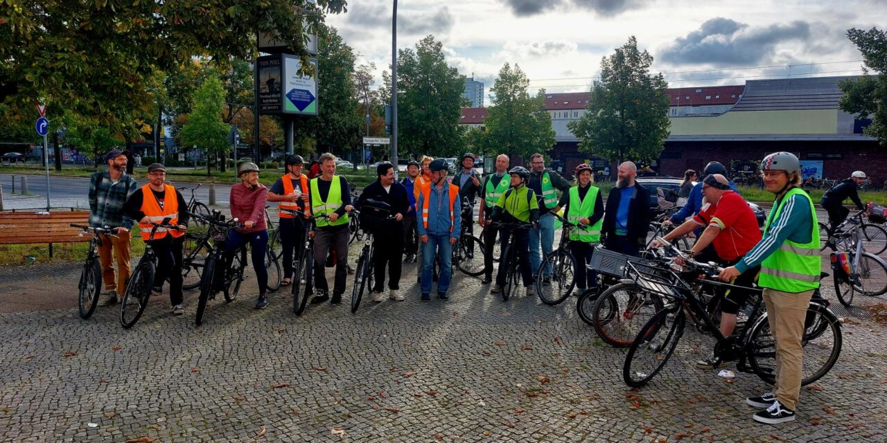 Politiker besuchen Fahrradkorso