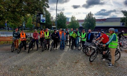 Politiker besuchen Fahrradkorso